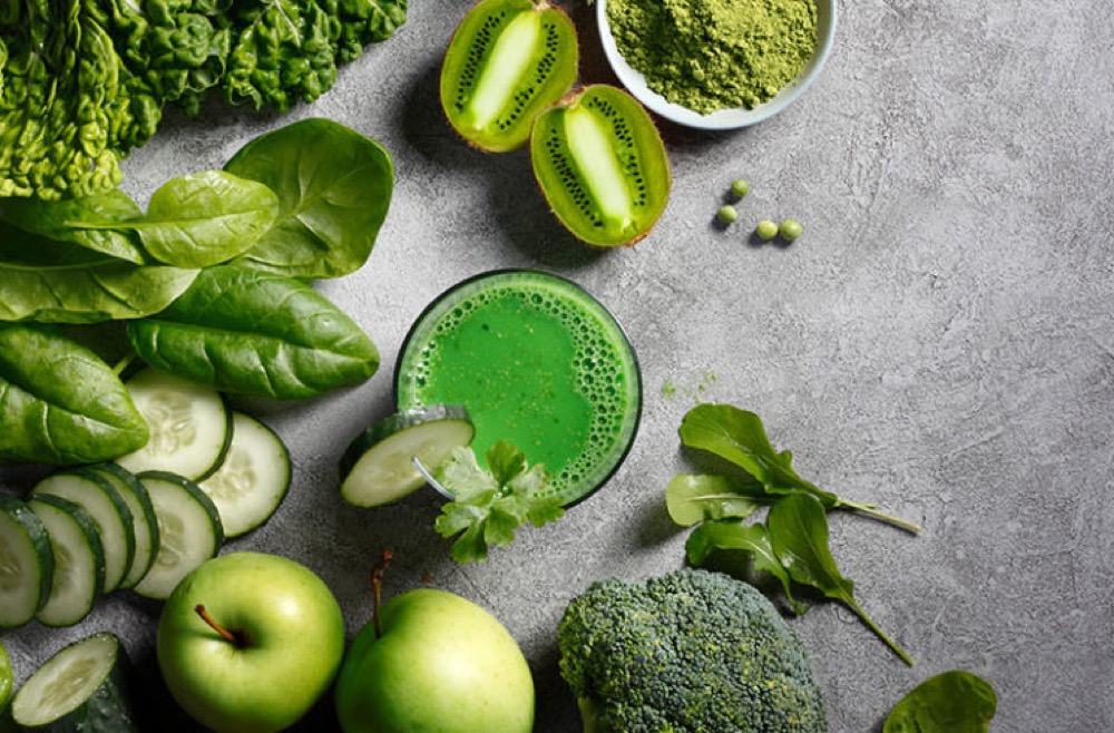 kiwi, apples,and other healthy food for detox cleanse